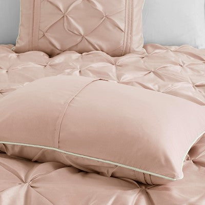 Madison Park Laurel 7 Piece Tufted Comforter Set in Blush, Queen MP10-5114