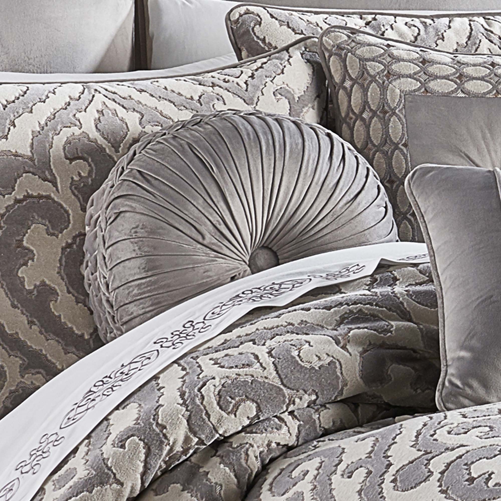 belvedere-tufted-round-decorative-throw-pillow-2