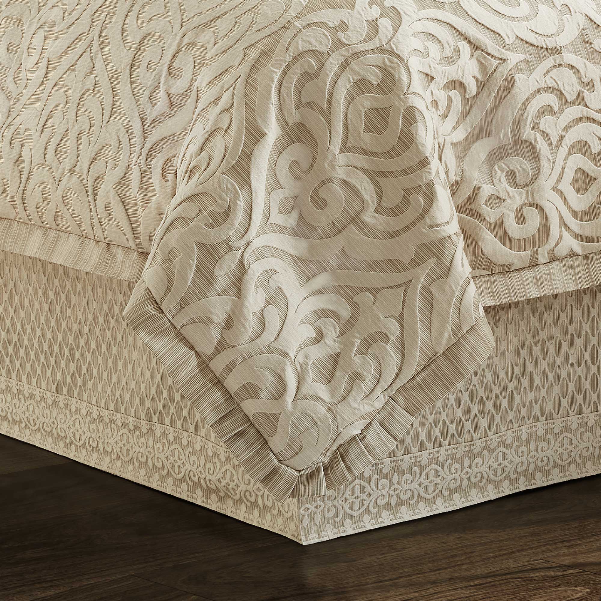 montpellier-queen-4-piece-comforter-set-sand-2