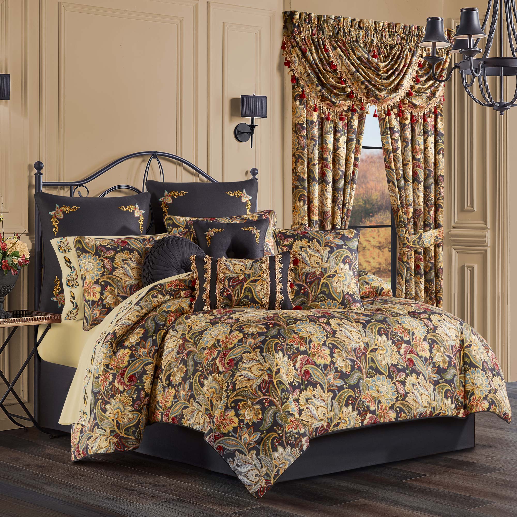 stefania-queen-4-piece-comforter-set-black