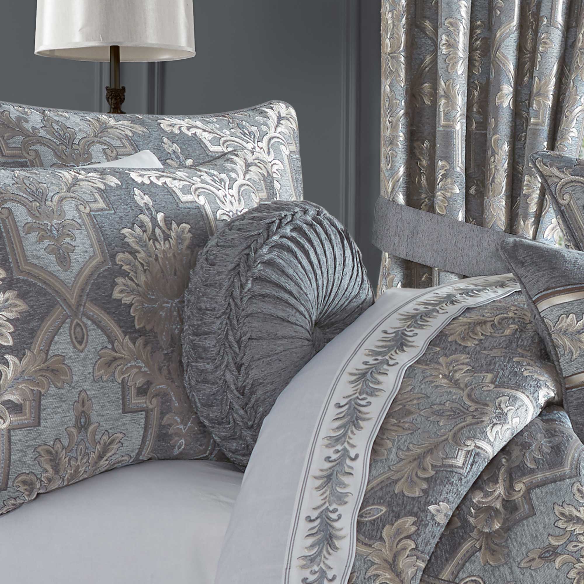 woodhaven-tufted-round-decorative-throw-pillow-2