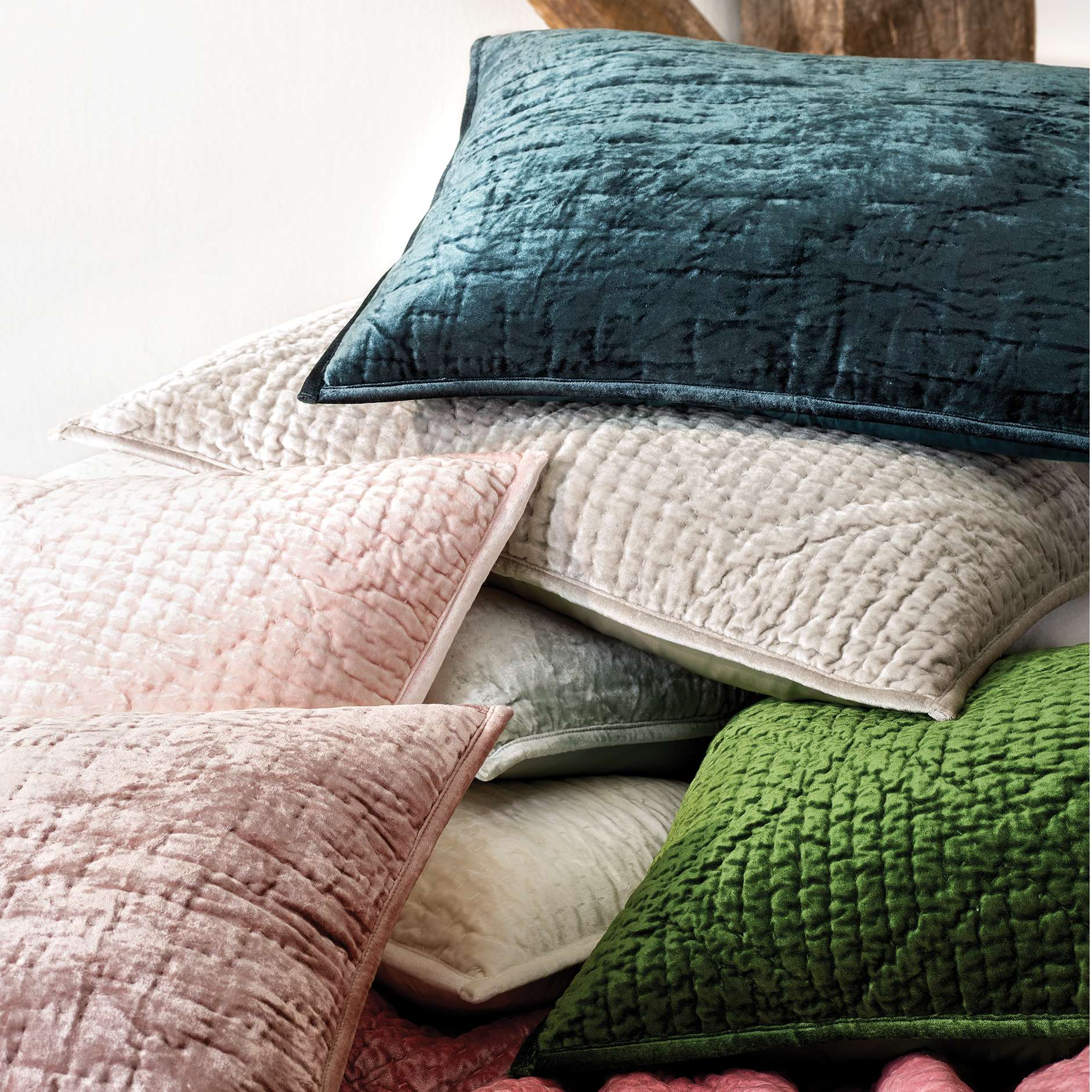 ParisienneDoveWhiteEuroSham_PC1437_beauty_5