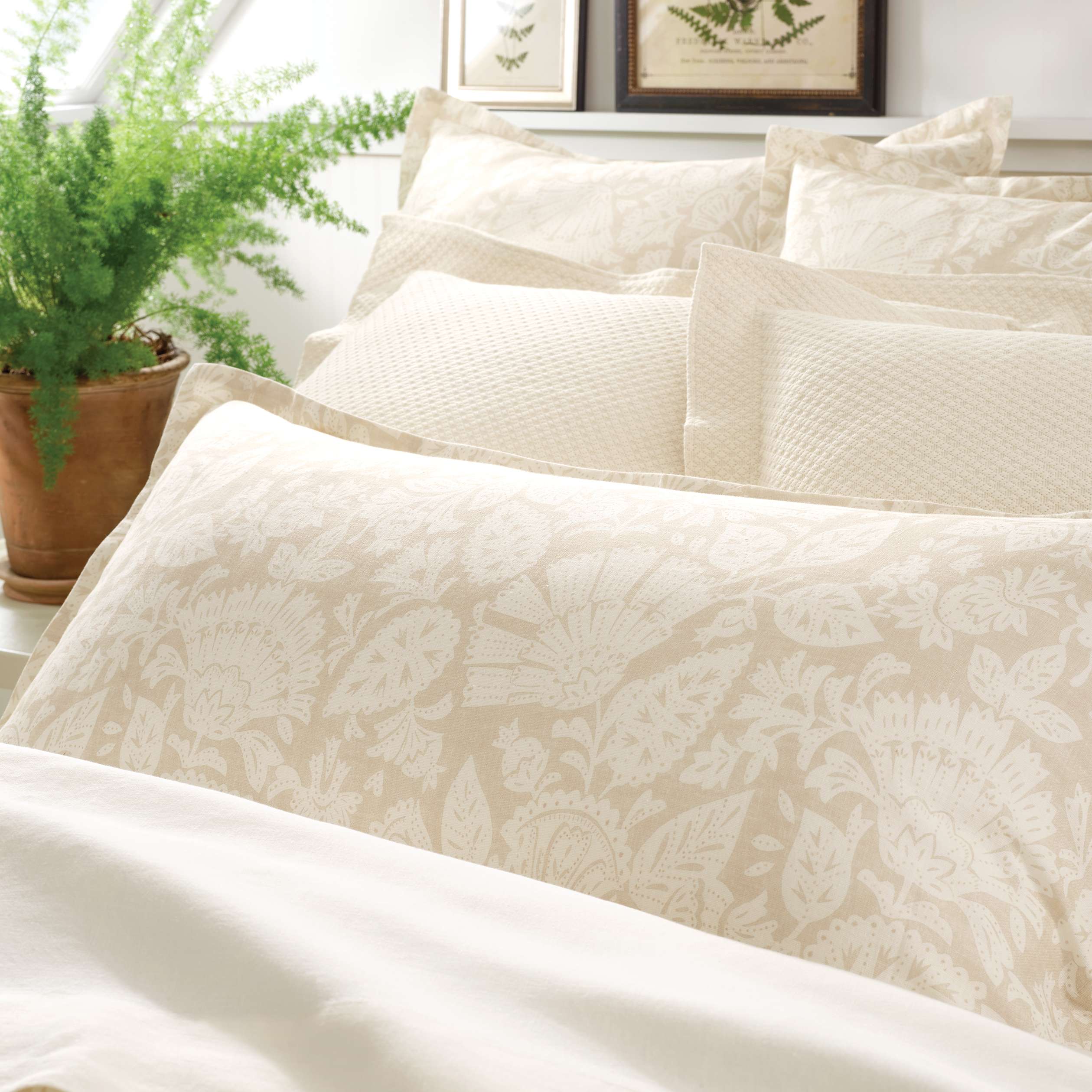 PetiteTrellisIvoryMatelassesham_M8PTIS_beauty_3